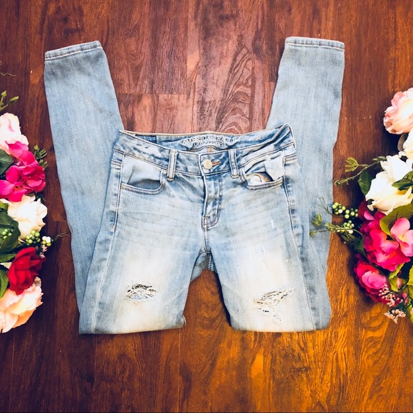 American Eagle Outfitters Denim - CCO✨American Eagle Distressed Light Wash Jeggings